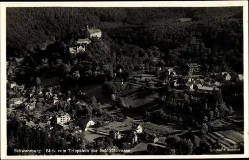 Ak Schwarzburg Thüringen, Blick vom Trippstein zur Schlossterrasse, Panorama vom Ort