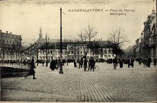 Ak Kaiserslautern in Rheinland Pfalz, Marktplatz, Passanten