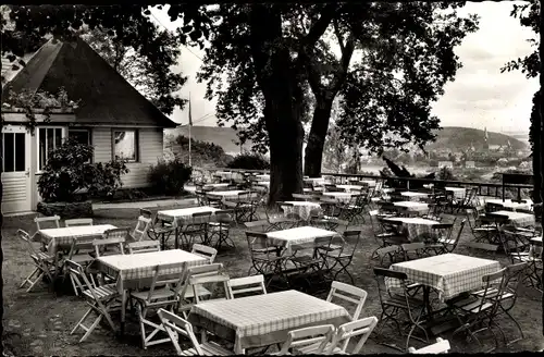 Ak Neheim Arnsberg im Sauerland, Waldhaus zu den drei Bären, Terrasse