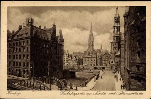 Ak Hamburg, Freihafenpartie mit Nicolai- und Katharinenkirche, Brücke