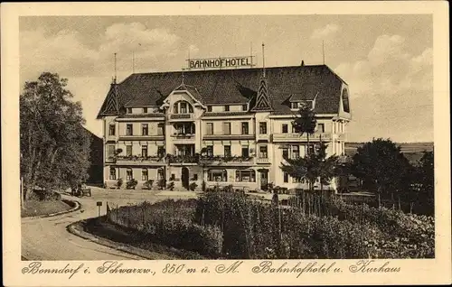 Ak Bonndorf im Schwarzwald, Bahnhofhotel u. Kurhaus, Straßenansicht