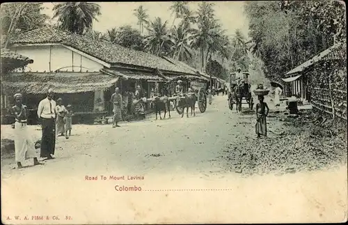 Ak Colombo Ceylon Sri Lanka, Road to Mount Lavinia, Dorfstraße, Anwohner, Fuhrwerke