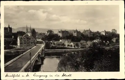 Ak Saalfeld an der Saale Thüringen, Eingang in die Stadt, Brücke, Saalepartie, Häuser