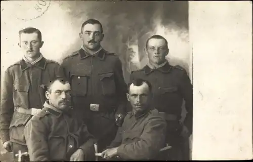 Foto Ak Deutsche Soldaten in Uniformen, Gruppenportrait