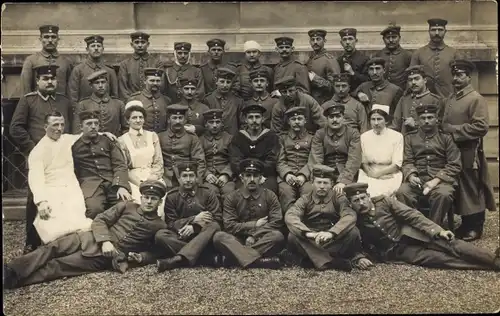 Foto Ak Lüdenscheid im Märkischen Kreis, Deutsche Soldaten, Krankenschwestern