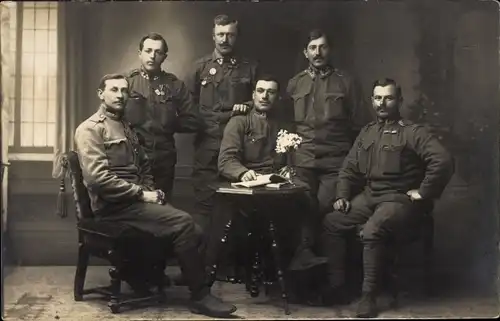 Foto Ak Kuk Soldaten in Uniformen, Gruppenportrait