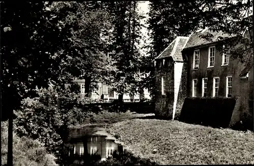 Ak Pewsum Krummhörn in Ostfriesland, Partie an der alten Burg