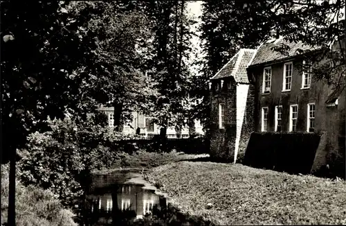 Ak Pewsum Krummhörn in Ostfriesland, Partie an der alten Burg