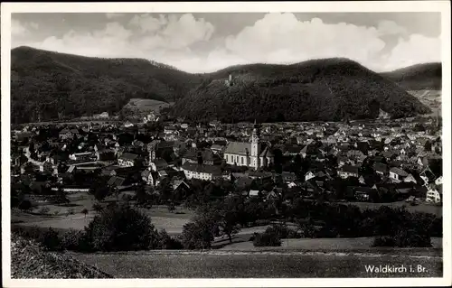 Ak Waldkirch in Breisgau, Blick auf den Ort, Kirche