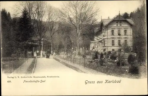 Ak Karlovy Vary Karlsbad Stadt, Freundschaftssaal, Parkanlagen, Spaziergänger