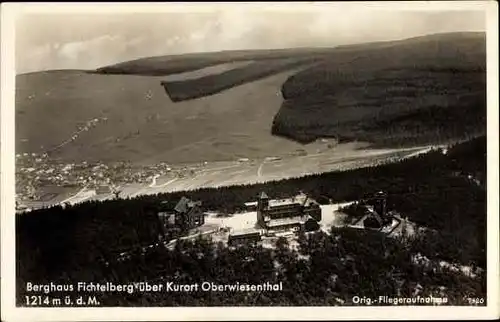 Ak Oberwiesenthal im Erzgebirge Sachsen, Fliegeraufnahme vom Berghaus Fichtelberg, Nr. 7320