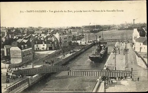 Ak Saint Nazaire Loire Atlantique, Vue générale du Port, prise du bout de l'Ecluse