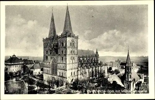 Ak Xanten am Niederrhein, St. Victordom mit Michaelskapelle, Wohnhäuser