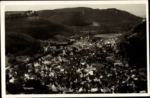 Ak Bad Urach in der Schwäbischen Alb, Panorama der Ortschaft und Umgebung