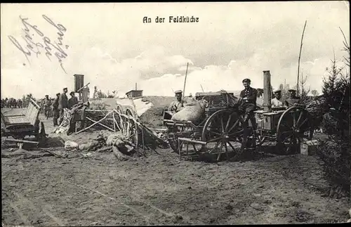 Ak Deutsche Soldaten an der Feldküche, Gulaschkanonen, I. WK