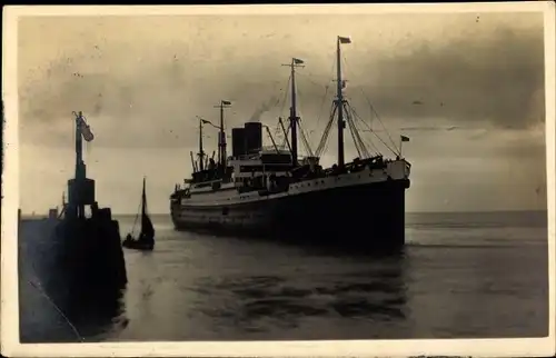 Ak Dampfschiff Deutschland, HAPAG, Ansicht Bug Backbord