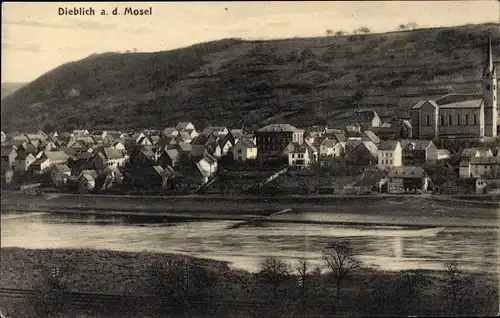 Ak Dieblich an der Mosel, Kirche, Wohnhäuser, Gesamtansicht