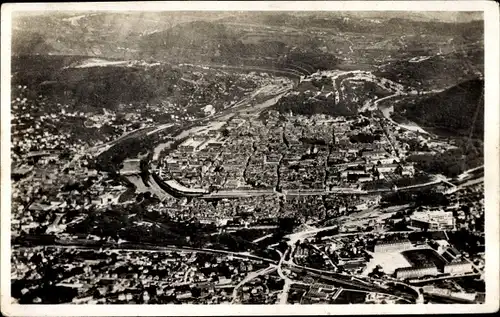 Ak Besançon les Bains Doubs, Fliegeraufnahme der Stadt