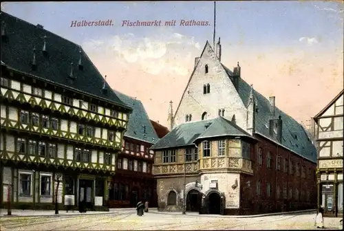 Ak Halberstadt in Sachsen Anhalt, Fischmarkt mit Rathaus, Einganz zum Rathauskeller, Fachwerkhäuser