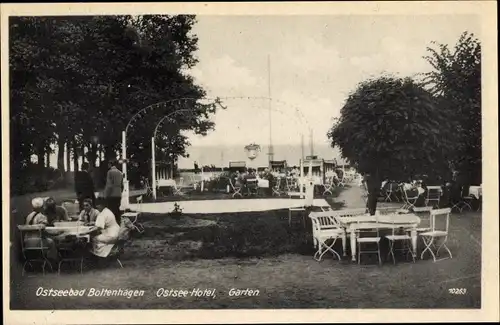 Ak Ostseebad Boltenhagen, Ostsee Hotel, Garten, Tische mit Stühlen