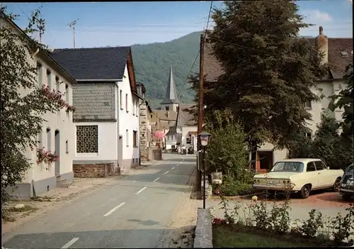 Ak Lütz in Rheinland Pfalz, Straßenpartie, Blick auf die Kirche