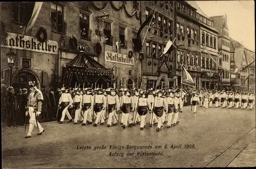Ak Freiberg in Sachsen, Königs Bergparade 1905, Aufzug der Hüttenleute vor dem Ratskeller