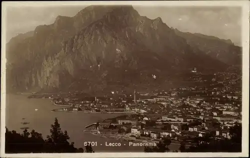 Ak Lecco Lago di Lecco Lombardia, Panorama von Stadt und See, Berge