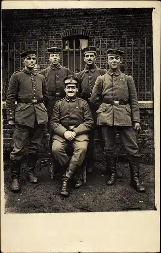Foto Ak Deutsche Soldaten in Uniformen, Gruppenfoto