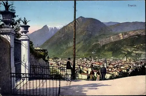 Ak Trento Trient Trentino, Aussicht über die Stadt, Tor zu einem Anwesen