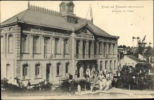 Ak Fort de France Martinique, L'Hotel de Ville, Rathaus, Anwohner