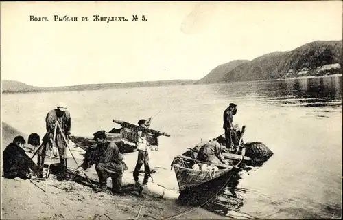 Ak Wolga Russland, Fischer aus dem Schiguli Gebirge am Flussufer, Boote