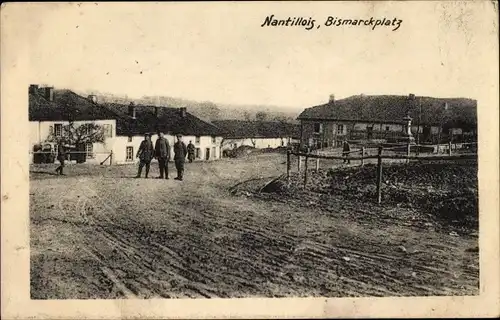 Ak Nantillois Meuse, Bismarckplatz, Straßenpartie, Deutsche Soldaten, I. WK