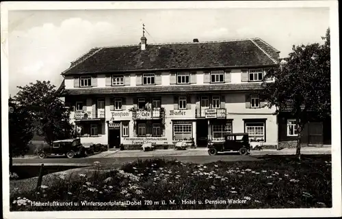 Ak Dobel im Nordschwarzwald, Hotel u. Pension Wacker, Straßenansicht, Autos