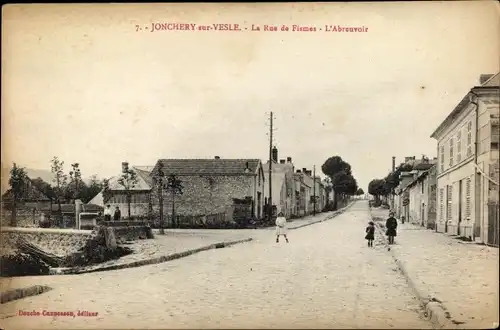 Ak Jonchery sur Vesle Marne, La Rue de Fismes, L'Abreuvoir, Straßenpartie