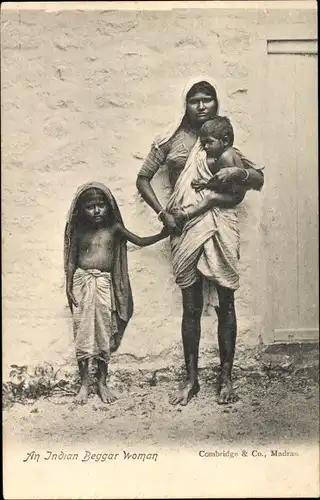 Ak Indien, An Indian Beggar Woman, Bettlerin, Frau mit Kindern