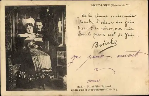 Ak Trachten Bretagne, M. et Mme. Theodore Botrel chez eux a Port Blanc, Bretonischer Chansonnier