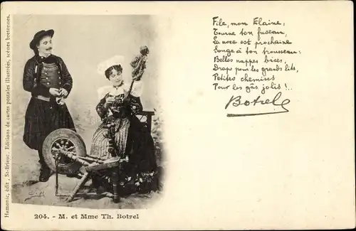 Ak Trachten Bretagne, M. et Mme. Theodore Botrel, bretonischer Chansonnier, Frau am Spinnrad