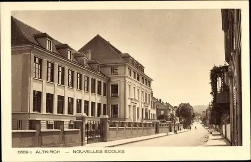 Ak Altkirch Elsass Haut Rhin, Nouvelles Écoles, vue de la rue