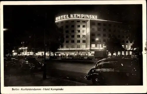Ak Berlin Charlottenburg, Beleuchtung des Hotel Kempinski bei Nacht