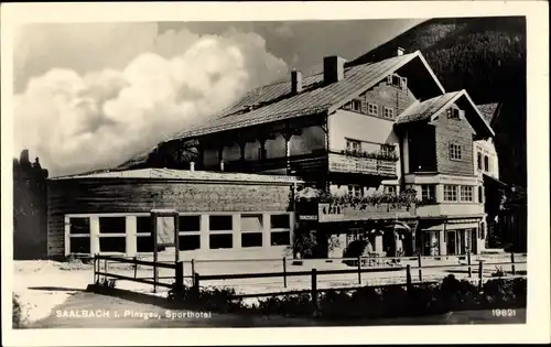 Ak Saalbach Hinterglemm in Salzburg, Sporthotel, Außenansicht 