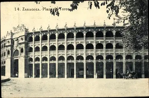 Ak Zaragoza Saragossa Andalusien, Plaza de Toros, Stierkampfarena, Kutsche