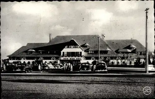 Ak Knocke Albert Plage Westflandern, La Reserve, Straßenpartie mit Blick auf ein Gebäude, Automobile