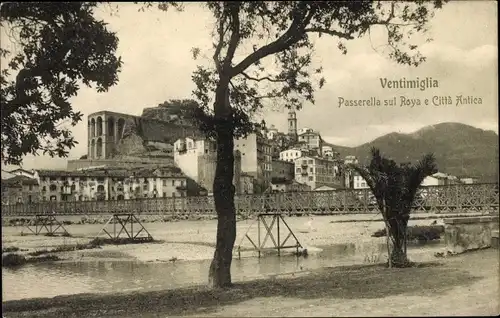 Ak Ventimiglia Liguria, Passerella sul Roya e Citta Antica, Brücke, Blick auf den Ort