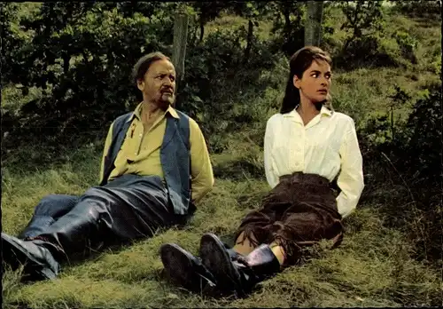 Ak Schauspieler Karin Dor und Jan Sid, Der Schatz im Silbersee, Filmszene