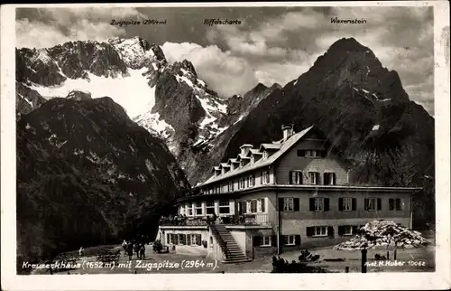 Ak Garmisch Partenkirchen in Oberbayern, Kreuzeckhaus, Blick zur Zugspitze