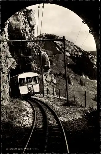 Ak Bergfahrt zum Wendelstein, Zahnradbahn fährt durch den Tunnel