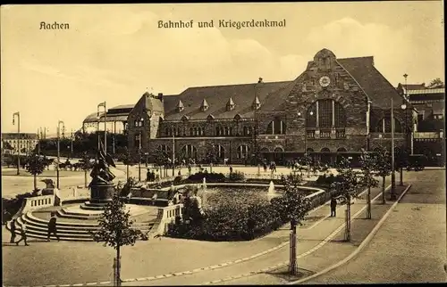 Ak Aachen in Nordrhein Westfalen, Bahnhof und Kriegerdenkmal