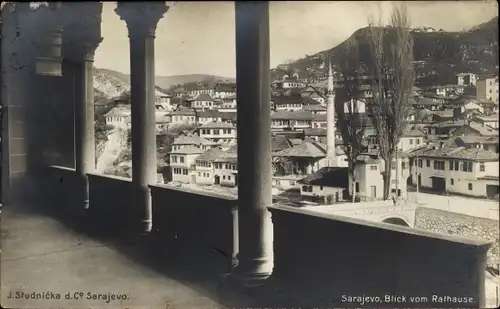 Ak Sarajevo Bosnien Herzegowina, Blick vom Rathaus über die Dächer der Stadt, Minarett