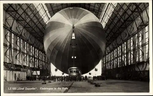 Ak Luftschiff LZ 127 Graf Zeppelin, Einbringen in die Halle, Luftschiffwerft Friedrichshafen