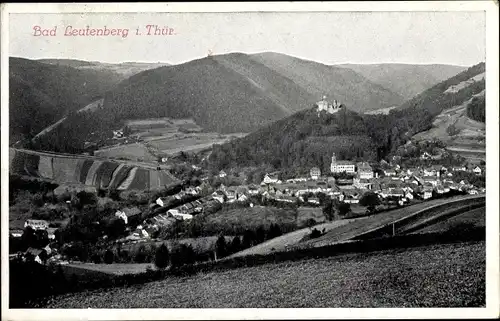 Ak Leutenberg Thüringen, Ortschaft mit Berglandschaft